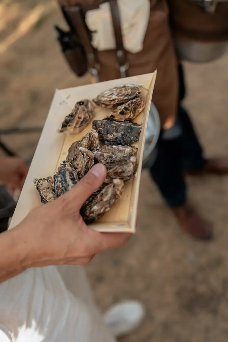 Fresh oysters served on a wooden tray